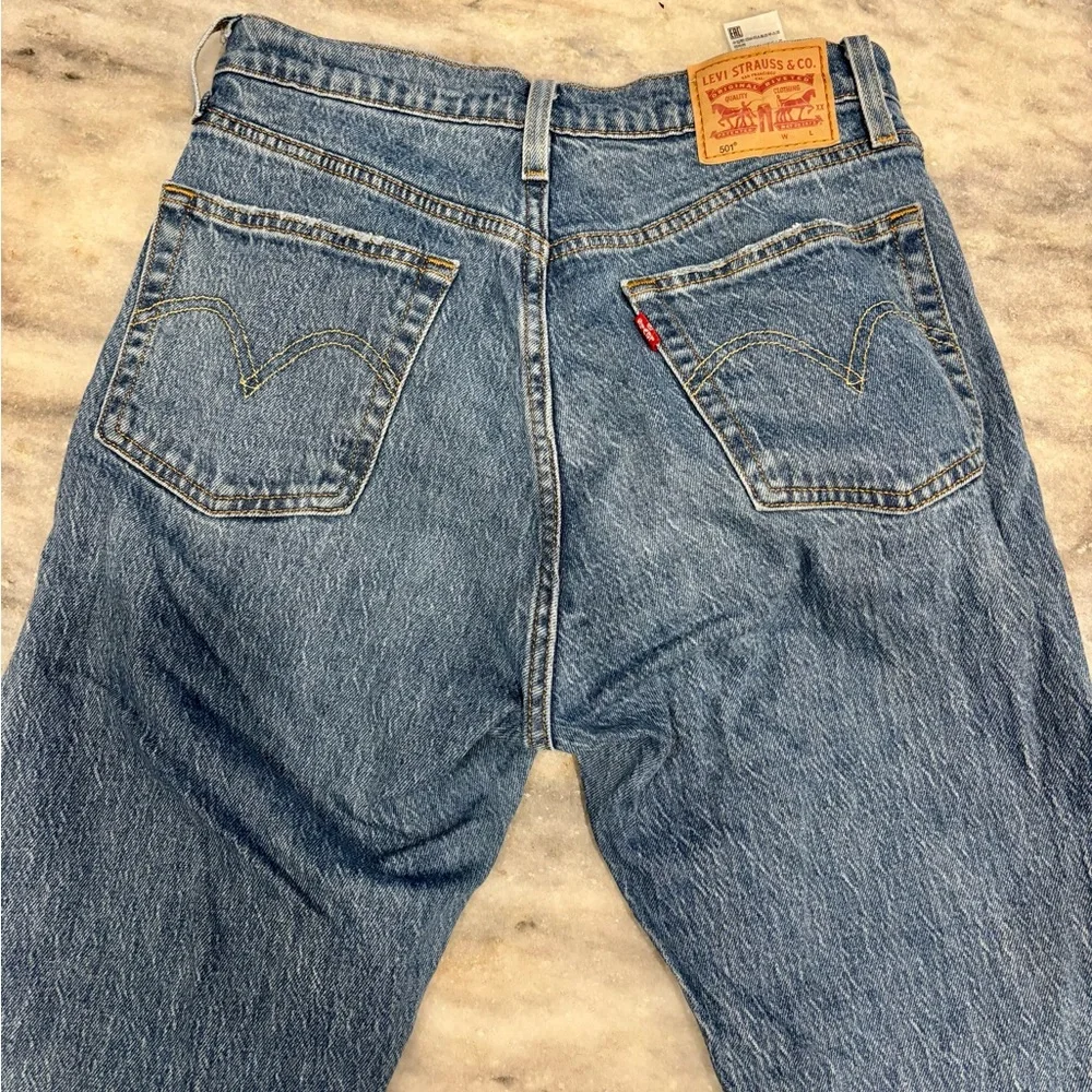 Levi's 501 Blue Denim Jeans - Picture 6 of 7